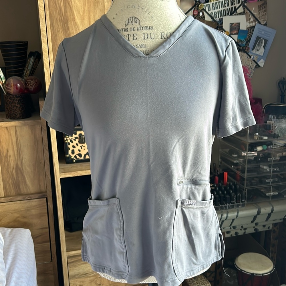 Jaanuu Gray Short Sleeve Scrubs Top - Medium - Picture 1 of 6